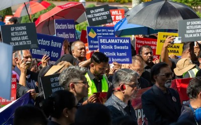 Klinik kesihatan bukan kedai runcit